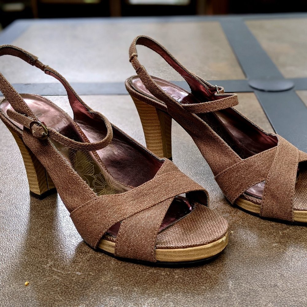 Mudd Women's Shoe Kinsey Heels Peep Toe Brown 9